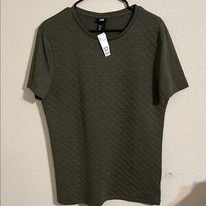 NWT H&M Men's Dark Green Quilted Tee